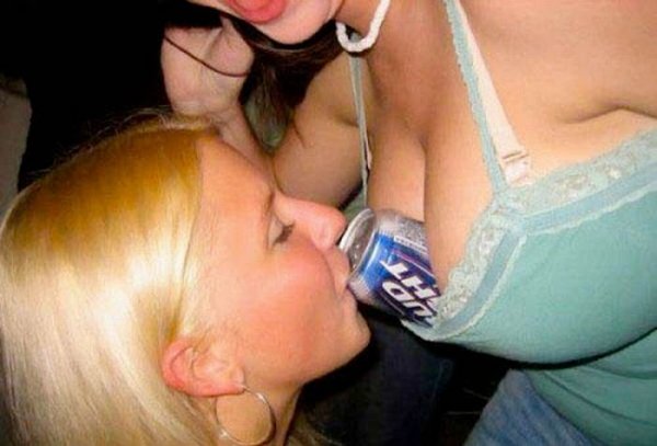 Девушки пьют алкоголь (27 фото)