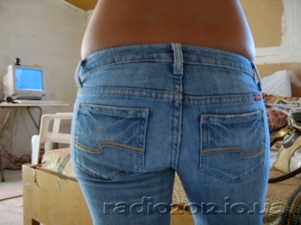 Девушки в джинсах (37 фото)