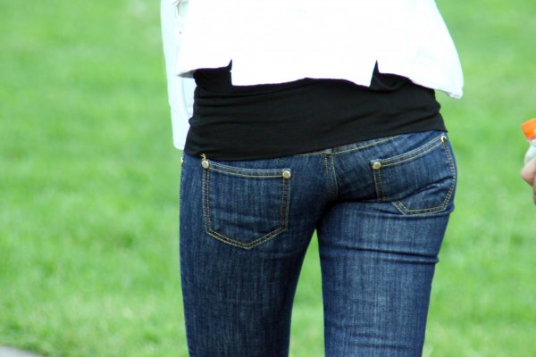 Девушки в джинсах (37 фото)