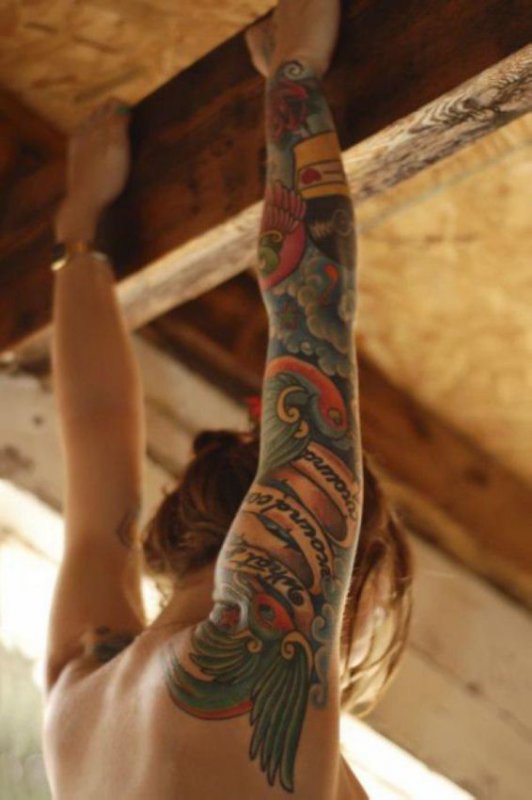 Пошлые девушки с татуировками (27 фото)